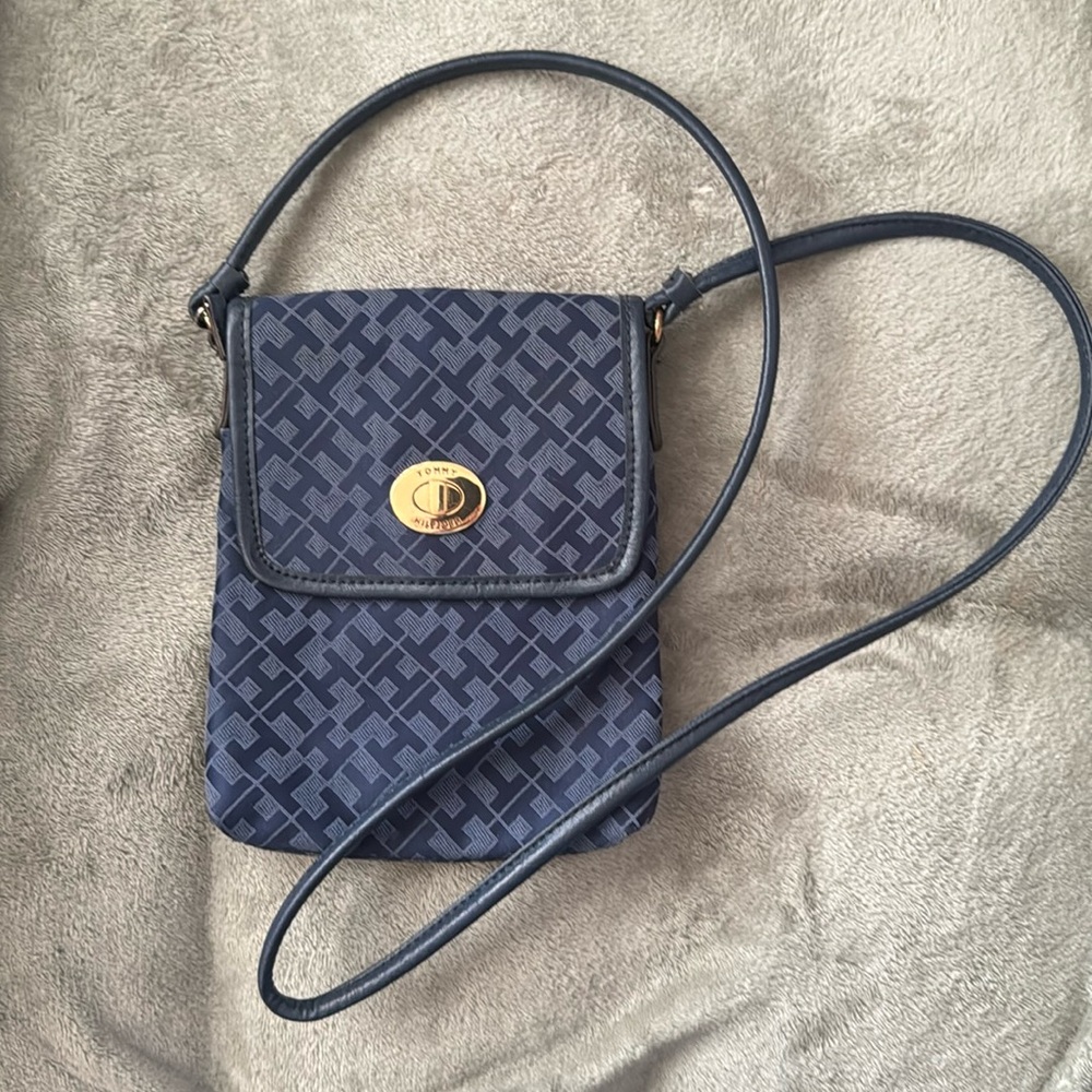 EUC Tommy Hilfiger Crossbody